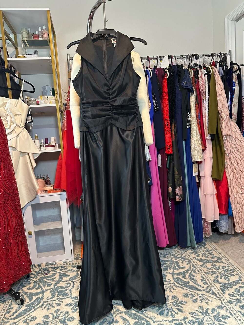 Tadashi Black Satin Sleeveless Ruched V-Neck Collared Formal Evening Gown - Picture 2 of 7